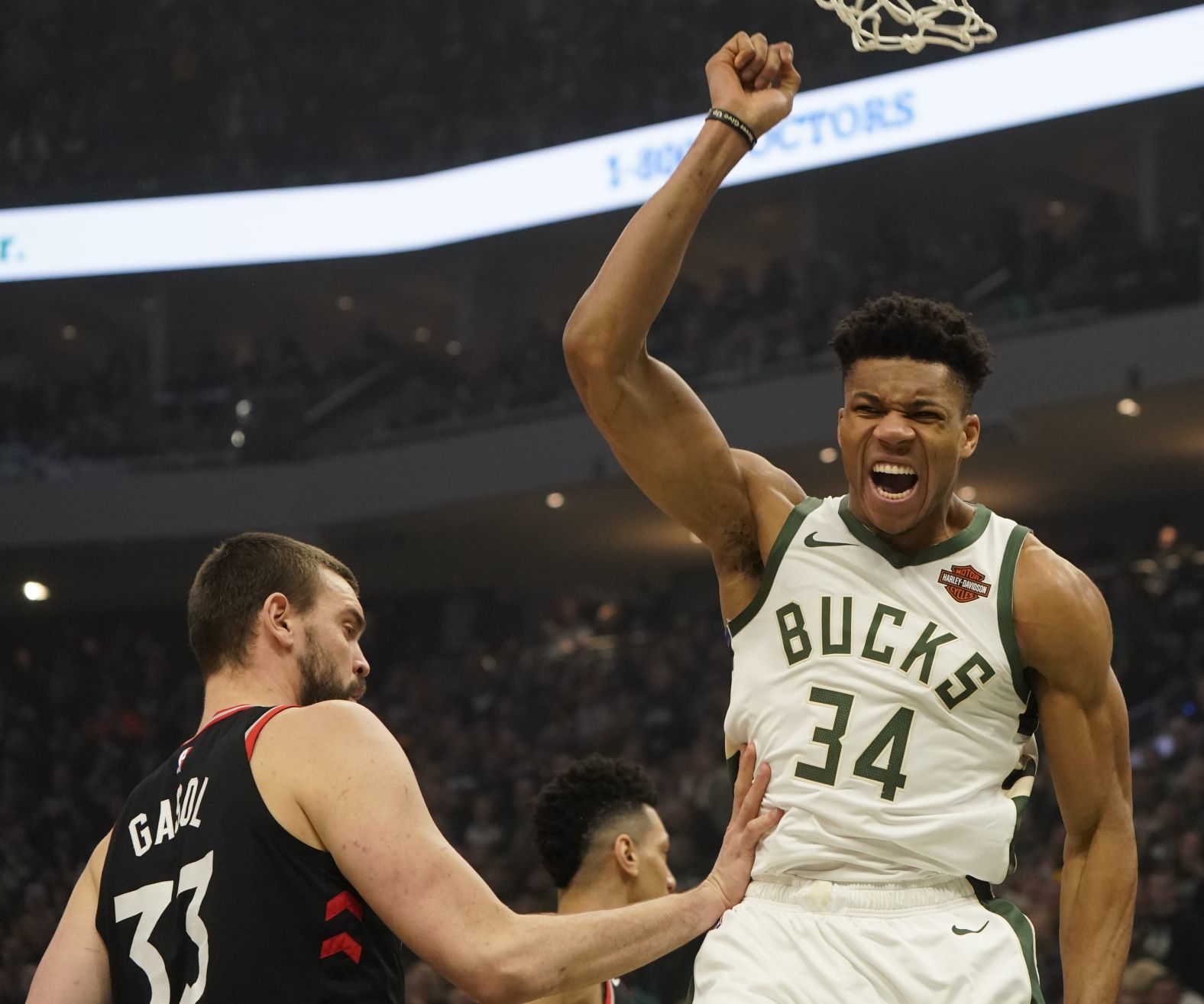 Bucks 125, Raptors 103